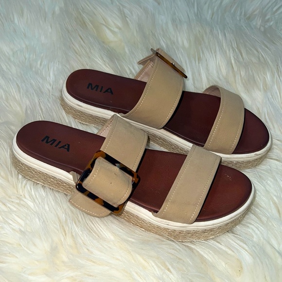 MIA Platform Slides 8.5M - Picture 1 of 5